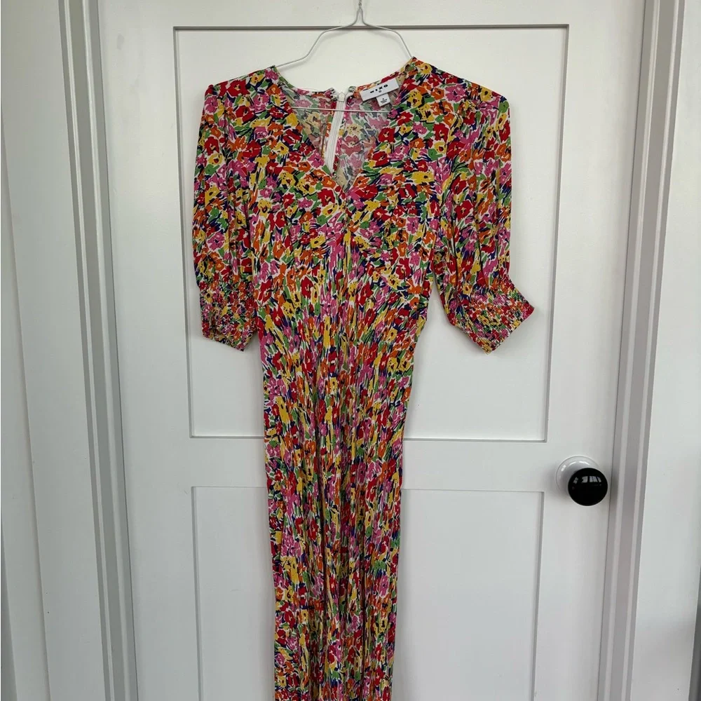 Dresses - Picture 5 of 7